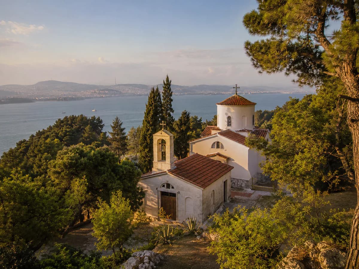 Hristos Tepesi ve Manastırı
