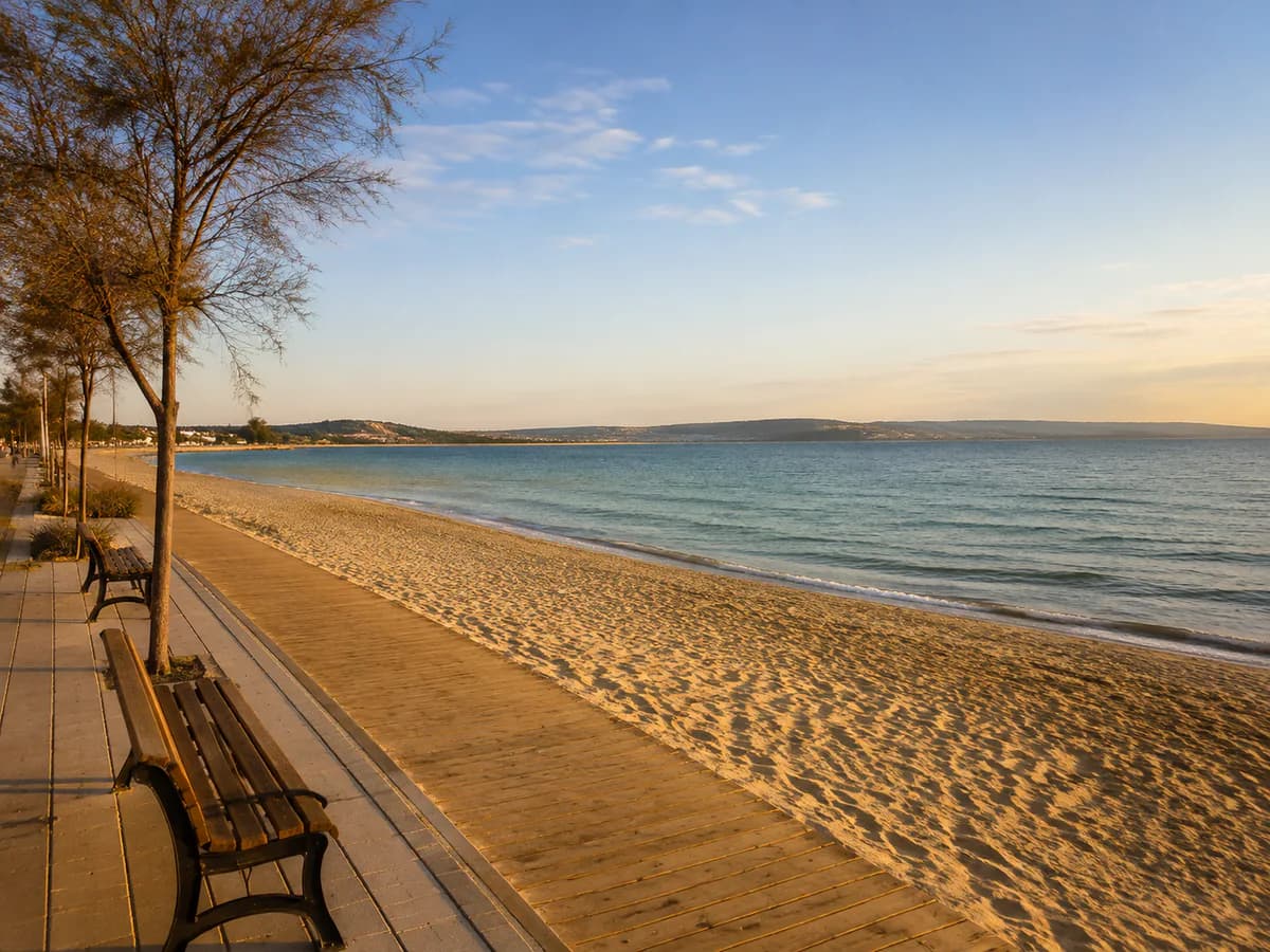 Menekşe Plajı